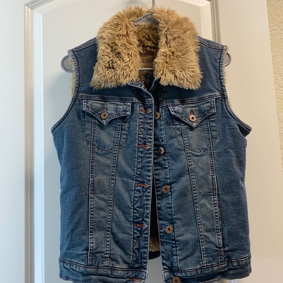 Fur vest - Picture 1 of 3